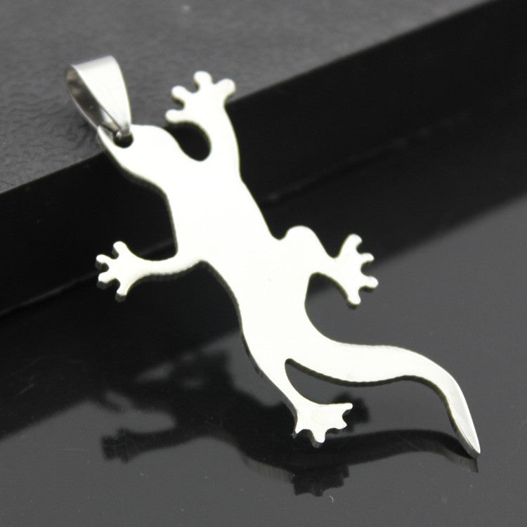 Lizard pendant necklace