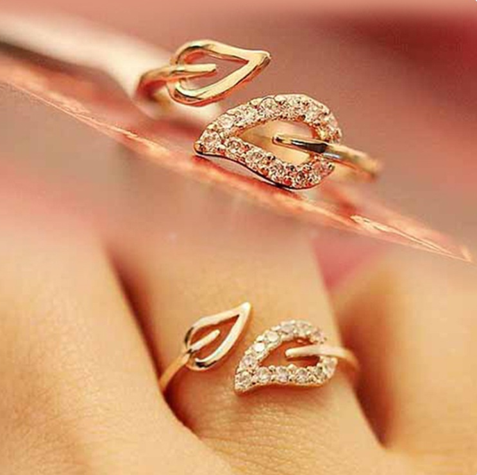 Korea two leaves with diamonds couple ring female Japanese and Korean retro Korean version of the tide jewelry trinkets ring tail ring