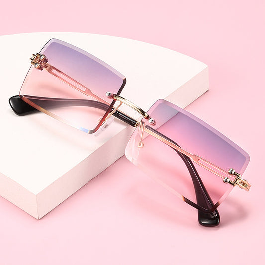 Women's Fashionable Rimless Cut Edge Gradient Color Sunglasses