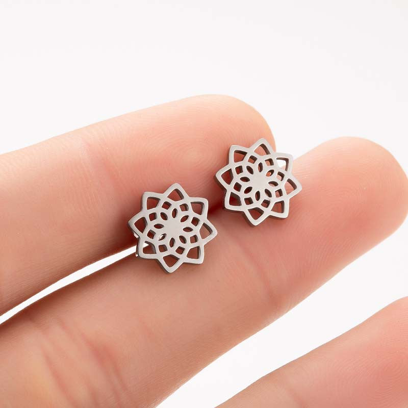 Flower shape earrings