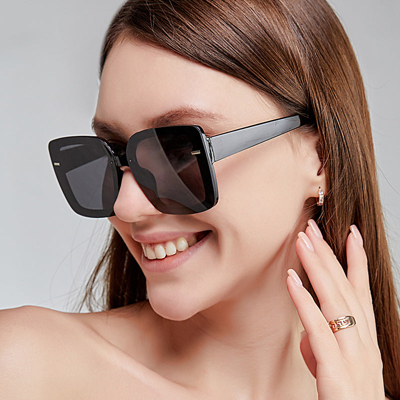 Women's Fashion Large Frame Square Rice Nail Sunglasses