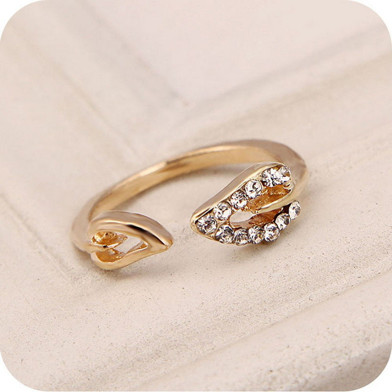 Fashion Simple Golden Leaf Rhinestone Ring